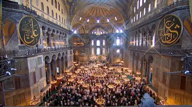 İstanbul - Cumhurbaşkanı Erdoğan, Ayasofya Camii'nde hafızlık öğrencilerinin icazet törenine katıldı