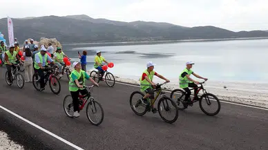 Salda Gölü'nde farkındalık için pedal çevirdiler