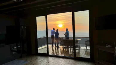 Karadenizli kaportacı 12 metrelik demir direğin üzerine 70 metrekarelik ev yaptı