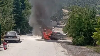 Karabük'te torununu YKS sınav merkezine bırakan kişinin kullandığı otomobil dönüş yolunda yandı