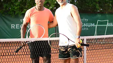 Bodrum FK Teknik Direktörü İsmet Taşdemir ile Clarence Seedorf tenis oynadı