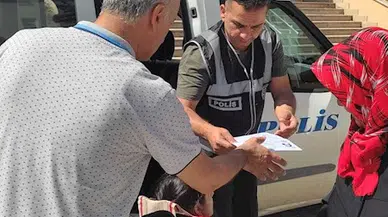 Engelli öğrenciyi polis sınava yetiştirdi