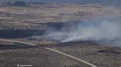 İzlanda’da yanardağ patlaması sonrası lav akışı sürüyor