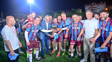 Faroz'da Coşkulu Futbol Gecesi: Veteranlar Turnuvası'nda Şampiyon Belli Oldu