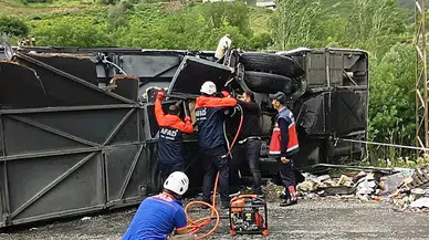Bitlis’te yolcu otobüsü ile kamyon çarpıştı: 2 ölü, 4’ü ağır 30 yaralı