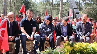 Milli Eğitim Bakanı Tekin, şehit öğretmen Aybüke Yalçın'ın kabrini ziyaret etti: