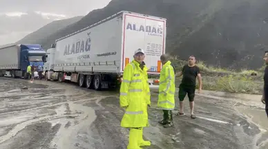 Erzincan-Sivas kara yolunda heyelan ve kaza: 1 ölü, 2 yaralı 
