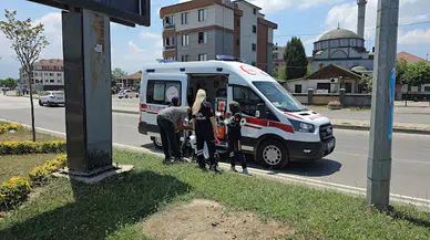 Düzce'de özel halk otobüsü, otomobile çarptı: 2'si çocuk 6 yaralı