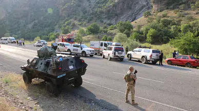 Otomobil, Zap suyuna uçtu; boğulma tehlikesi geçiren çift  kurtarıldı/ Ek fotoğraflar