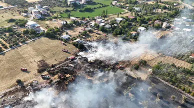 Kemalpaşa'da palet ve seramik deposunda yangın