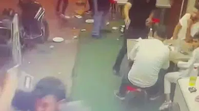 İzmir'de çorbacıda 1 kişinin öldüğü, 2 kişinin yaralandığı silahlı kavga kamerada