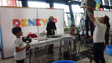 Erzurum'da öğrenciler, suda batmayan uzay kapsülü yaparak Deneyap Teknoloji Atölyeleri'ne girmek için yarıştı