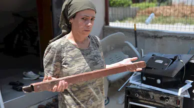 Boşanma aşamasındaki eşi evdeki eşyaları demir sopayla kırdı: Korkuyla yaşamaktan bıktım, beni kurtarın