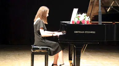 Küçük sanatçılar performans sergiledi