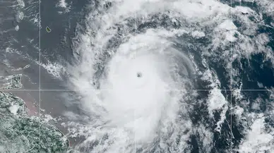 Karayipler’e doğru yaklaşan Beryl Kasırgası için 4’üncü seviye kasırga alarmı verildi