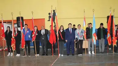 Şenkaya’da 29 Ekim Cumhuriyet Bayramı coşkuyla kutlandı, öğrenciler renkli etkinlikler düzenledi.