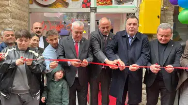 Artvin Belediye Başkanı Erdem, Waffle Art’ın Açılış Törenine Katıldı