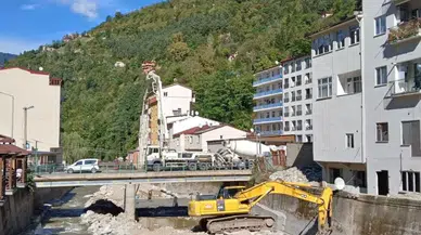 İkizdere'de Taşkınlardan Korunmak İçin Köprüye Betonlama Çalışması Yapıldı