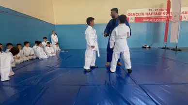 Hınıs’ta Judo Atağı Başladı, Gençler Madalyalara Hazırlanıyor!