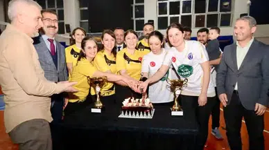 Artvin’de 24 Kasım Öğretmenler Günü Voleybol Turnuvası Sona Erdi