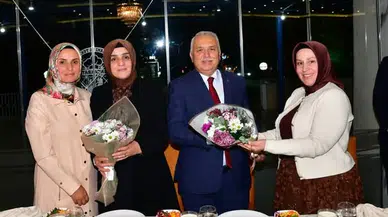 Trabzon Valisi Aziz Yıldırım, Öğretmenlerle 24 Kasım Programında Bir Araya Geldi