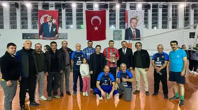 Yusufeli’nde 24 Kasım Öğretmenler Günü Voleybol Turnuvası Sona Erdi