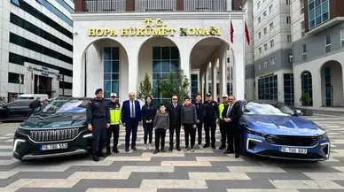 Hopa Kaymakamı, Öğrencilerle Birlikte TOGG T10F’yi Test Etti