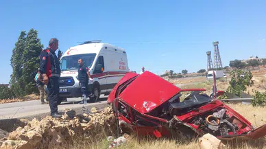 Midyat'ta otomobil şarampole devrildi, sürücü ağır yaralandı
