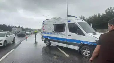 Tuzla D-100'de ambulans kaza yaptı
