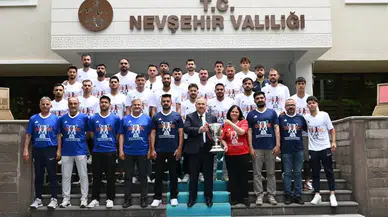 Kapadokya'nın Gururu: Suvermez Kapadokyaspor, Kupasını Vali Fidan'a Sundı!