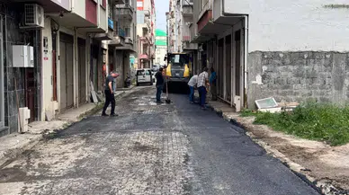 Beşikdüzü Belediyesi Yol Yenileme ve Asfaltlama Çalışmalarını Hız Kesmeden Sürdürüyor