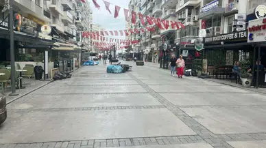 İzmir'de Grevde Üçüncü Gün: Çöpler Yığılmaya Başladı, Ulaşım Hizmetleri Aksadı