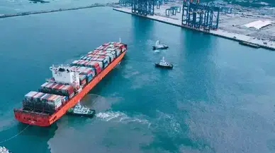 Liberya bandıralı gemi Hindistan açıklarında battı