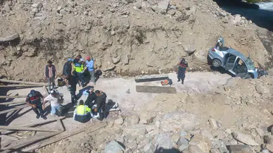 Rize'de Kontrolden Çıkan Araç Dere Yatağına Yuvarlandı: 5 Kişi Yaralandı