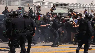 Los Angeles'taki Ulusal Muhafızlar, Sivilleri Gözaltına Alma Operasyonu Gerçekleştirdi