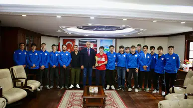 Ardeşen Belediyesi, Hokeydeki 1. Lig başarılarını genç sporcularla kutladı