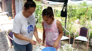 Edirne'de yaralı leyleğe 4 gün bakıp tedavi için teslim eden aile duygularını paylaştı