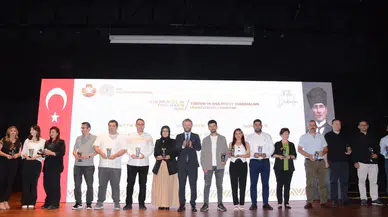 Recep Tayyip Erdoğan Üniversitesi Rektörü, İz Bırakanlar Ödül Törenine Katıldı