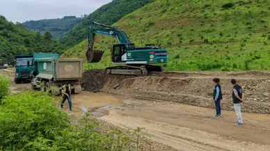 DSİ 22. Bölge Müdürlüğü Trabzon’da Taşkınlara Karşı Makinalı Çalışmalarını Sürdürüyor