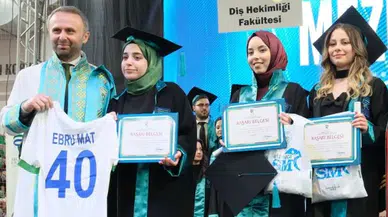 RTEÜ’de Mezuniyet Coşkusu: 19. Dönem Öğrencileri Kep Attı