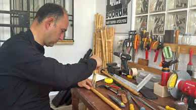 Bodrum'da okul müdürü, evinde ürettiği neyleri dünyaya gönderiyor