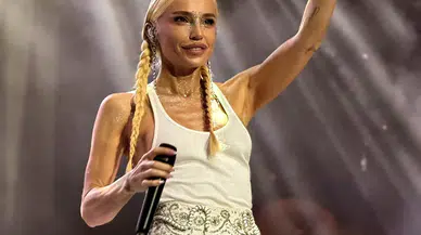 Gülşen, Antalya'da Unutulmaz Bir Geceyle Sevenlerine Şarkılarını Söyledi