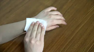 Dermatologlar Uyarıyor: Onaysız Islak Mendiller Cilt Sağlığını Riske Atıyor!