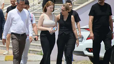 Özgür Özel, Sınav Günü Nehir Zeyrek’in Yanında Yer Aldı