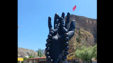 Oltu Taşı Tespih Heykeli Yenilendi: Kültürel Değere Estetik Dokunuş