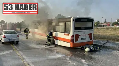 Eskişehir'de belediye otobüsü yangınında bir kadın yolcu hastaneye kaldırıldı