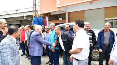 Trabzon Valisi Yıldırım Uçarsu Mahallesi'nde taziye ziyaretinde bulunarak vatandaşların sorunlarını dinledi