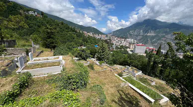 Artvin Belediyesi mezarlıkların bakımını tamamladı