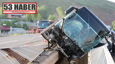 Bingöl'de otobüs devrildi: 3 kişiyi ağır yaraladı, sürücü helikopterle hastaneye kaldırıldı