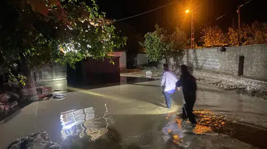 Kırşehir’de sel nedeniyle 1 ev yıkıldı, 3 ev ağır hasar gördü